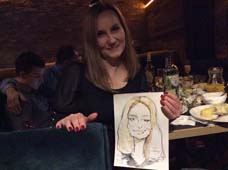Светлана демонстрирует свой шарж в баре 