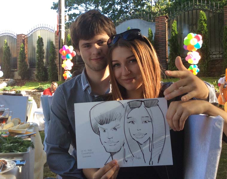 Молодая парочка получила свой шарж